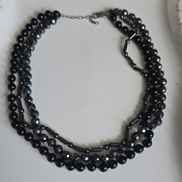 Elegant Black Beaded Necklace - Picture 1 of 2